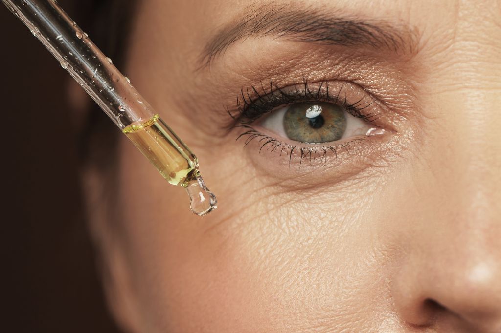 How To Get Rid Of Under Eye Wrinkles: Expert Tips For A Bright, Youthful Appearance